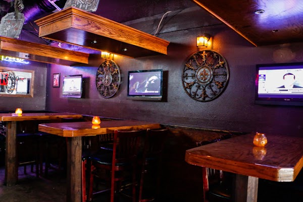 SNEAKY PETE'S in New Orleans, LA
