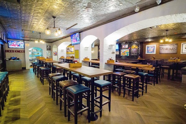 Elephant & Castle in Chicago, IL