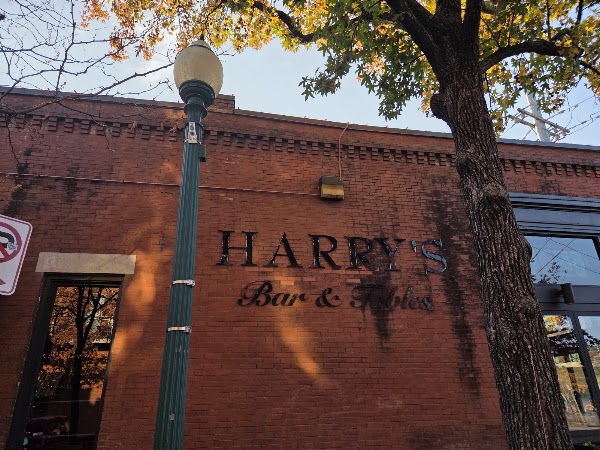 Harry's Bar & Tables in Kansas City, MO