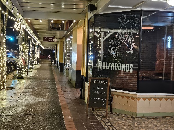 Wolfhounds Bar & Grill in Salem, OR